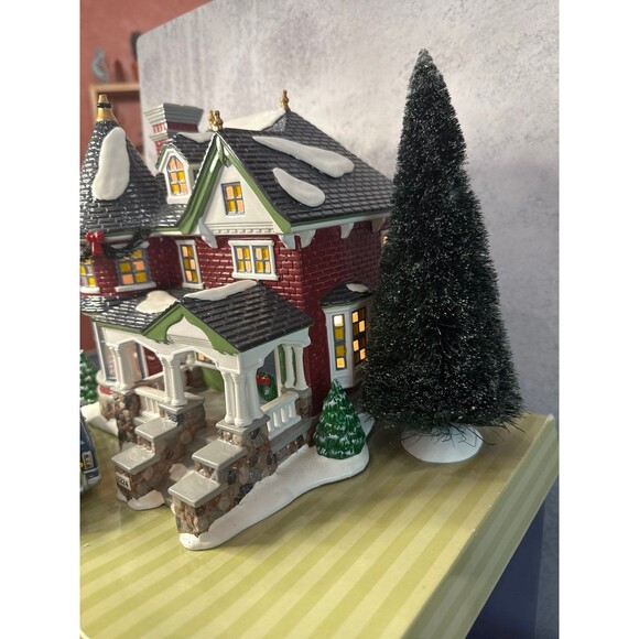 Dept 56 1224 Kissing Claus Lane animated - Picture 4 of 11